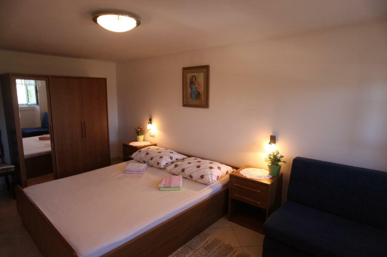 Accommodation Lily Vrana  Екстер'єр фото