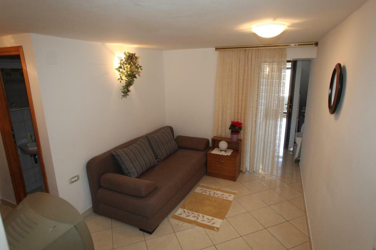 Accommodation Lily Vrana  Екстер'єр фото