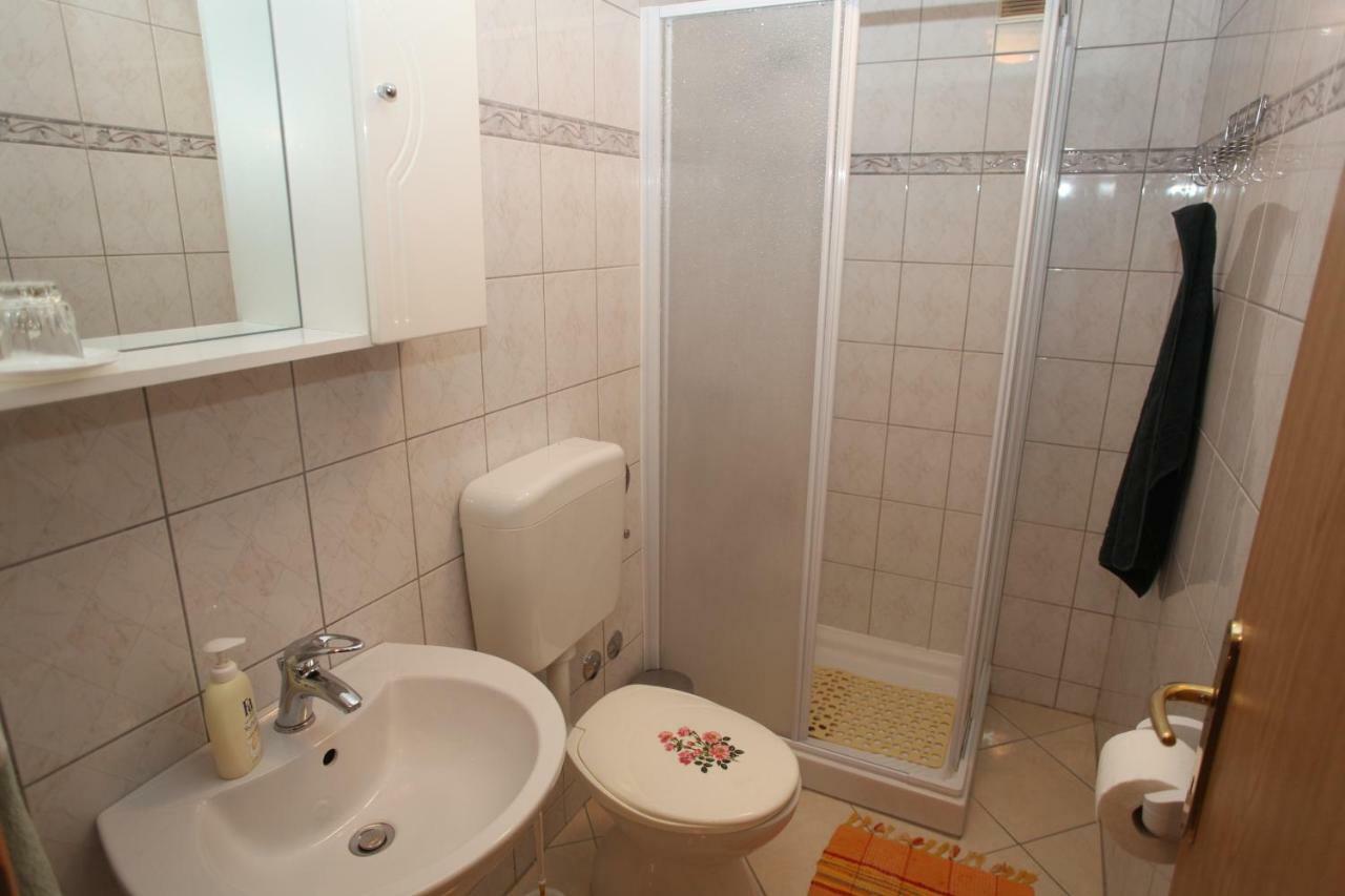 Accommodation Lily Vrana  Екстер'єр фото