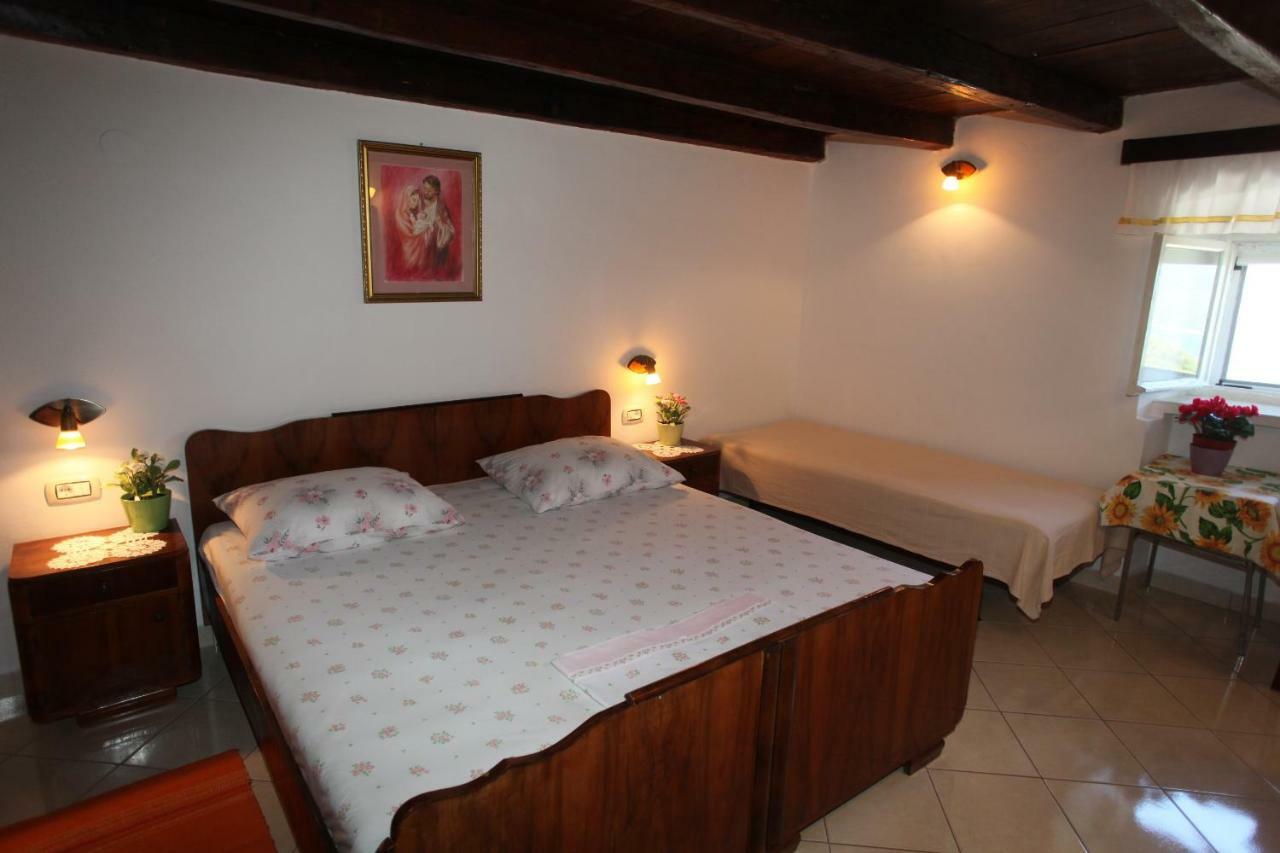 Accommodation Lily Vrana  Екстер'єр фото