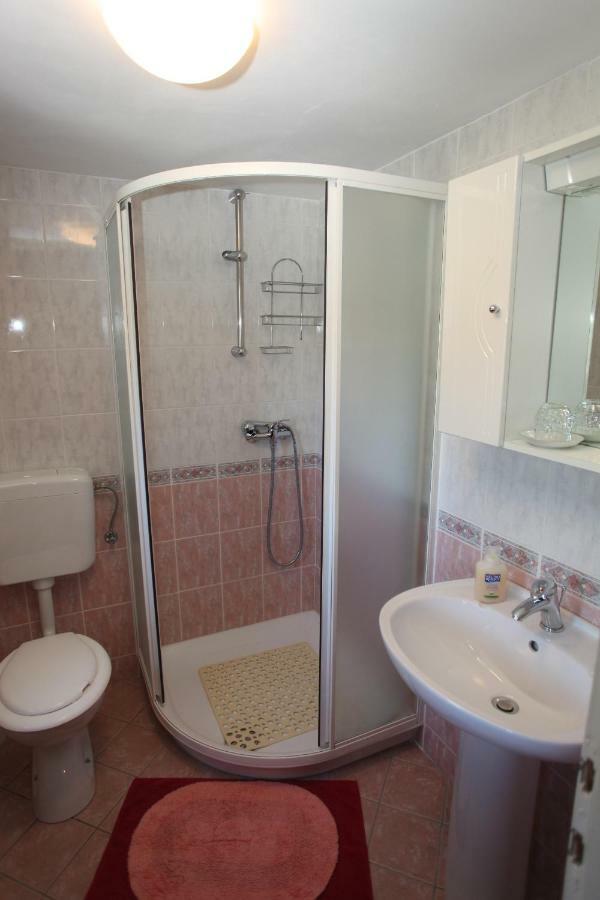Accommodation Lily Vrana  Екстер'єр фото